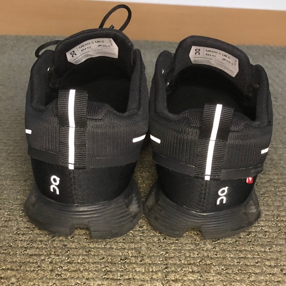 On Running Cloud 5 Waterproof Men’s 8.5 - Picture 5 of 8